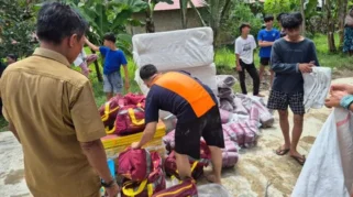 Kemensos Kirim Bantuan Logistik Korban Banjir dan Longsor di Kota Padang