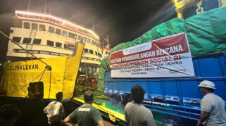Kemensos Kirim Bantuan Logistik Melalui Jalur Laut untuk Korban Gempa di NTT