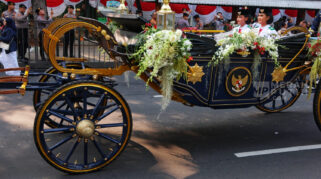 Kirab Kereta Kencana Garuda Prabayaksa Bawa Bendera Pusaka dan Naskah Proklamasi ke Istana Merdeka