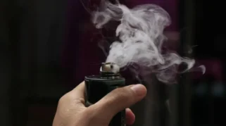 Komdigi Beri Tenggat 3 Hari kepada YouTube untuk Tindak Konten Promosi Vape yang Libatkan Anak