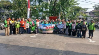 Komunitas Surabaya Salurkan BBM Gratis untuk Ojol Lansia dan Penyandang Disabilitas di HUT RI ke-81