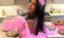 Kylie Jenner Rayakan Ulang Tahun ke-29 dengan Gaya Pink yang Memikat dan Sepatu Hak Bulu Gucci