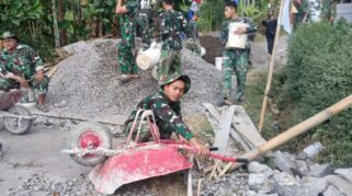 Laju Pengecoran Jalan Kembali Lancar, Angkong Rusak Segera Diperbaiki