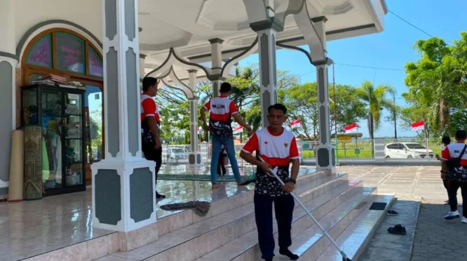 Lapas Banyuwangi Gelar Aksi Gotong Royong Bersihkan Masjid Sambut HUT RI ke-81