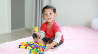 Manfaat dan Cara Melatih Meditasi pada Anak Meski Belum Bisa Duduk Tenang