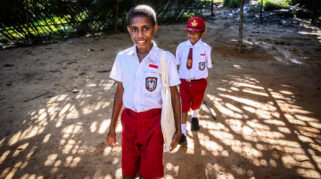 Masyarakat Knasaimos Memanfaatkan Hasil Hutan untuk Pendidikan Anak di Papua