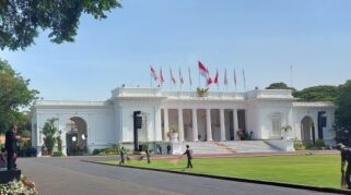 Mayoritas Publik Dorong Reshuffle Kabinet Prabowo, Fokus pada Menteri Ekonomi dan Hukum