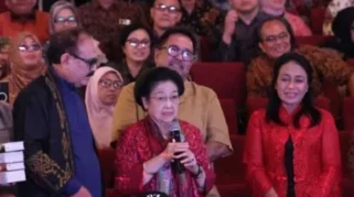 Megawati Hadiri Peluncuran Autobiografi Erros Djarot dan Bahas Kisah Sejarah yang Belum Terungkap
