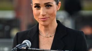 Meghan Rayakan Ulang Tahun ke-45 dengan Momen Hangat Bersama Keluarga di Kolam Renang
