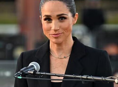 Meghan Rayakan Ulang Tahun ke-45 dengan Momen Hangat Bersama Keluarga di Kolam Renang