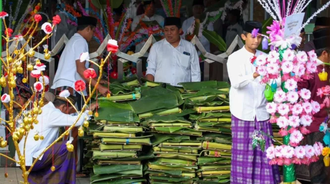 Mengenal Tradisi Ancakan dalam Peringatan Maulid Nabi Muhammad SAW di Desa Kemiren Banyuwangi
