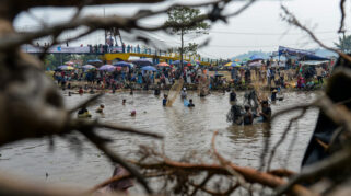 Ngagurah Dano di Sungai Cidanau: Tradisi Menangkap Ikan dengan Cara Tradisional di Banten