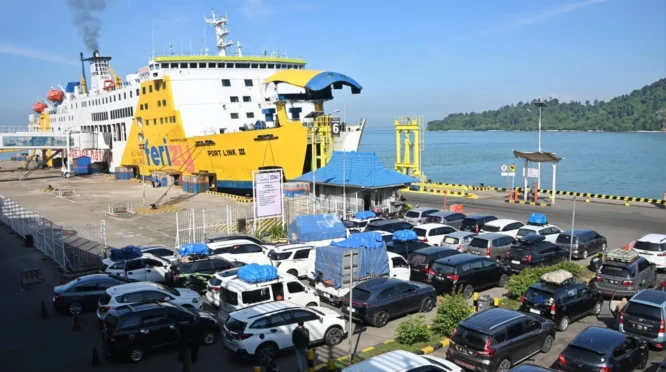Pelabuhan Merak Berlakukan Sterilisasi, Pengunjung Wajib Masuk Satu Pintu