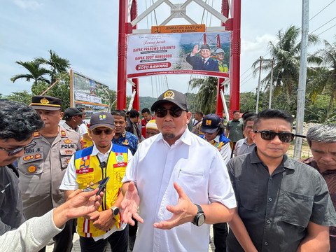Pembangunan Tiga Jembatan Gantung di Pesisir Selatan Rampung, Andre Rosiade Terus Kawal Infrastruktur Pascabencana
