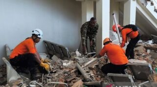 Pemerintah Kirim 27 Ton Logistik dan Turunkan 3.500 Personel TNI-Polri untuk Penanganan Gempa di NTT