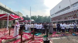 Pemkot Palembang Gelar Sholat Istisqa Bersama Ribuan Warga untuk Memohon Hujan di Tengah Karhutla