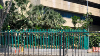 Pengelola Mal di Surabaya Patuhi Arahan Wali Kota Pendekkan Pagar Terpasang