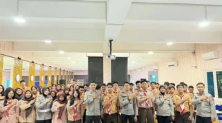 Polres Pelabuhan Tanjung Perak Tingkatkan Literasi AI Pelajar SMA Barunawati dengan 4 Pilar Digital