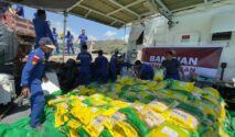Polri Distribusikan Ribuan Paket Sembako dan Beras untuk Korban Gempa di Pulau Flores