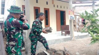 Prajurit TNI Selesaikan Pembersihan dan Penataan Lingkungan Rumah Pak Imam Sukayat di Dusun Gompyong
