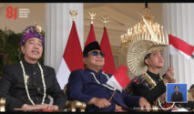 Presiden Prabowo Saksikan Atraksi Pesawat di Istana Merdeka Bersama Jokowi dan Gibran