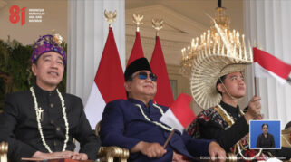 Presiden Prabowo Saksikan Atraksi Pesawat di Istana Merdeka Bersama Jokowi dan Gibran