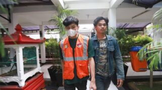 Revaldo Ditangkap Terkait Narkoba, Rex Orange County Beri Kejutan Konser Mini di Rumah Fans
