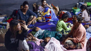 Ribuan Warga NTT Mengungsi di Tenda Setelah Gempa 7,7 Magnitudo, Korban Jiwa Capai 47 Orang