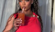 Rihanna Tampilkan Gaya Y2K Saat Berlibur di Barbados