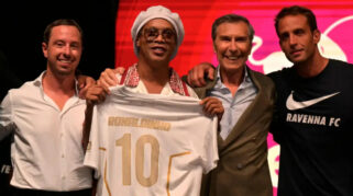 Ronaldinho Kembali Bermain Profesional di Serie C Bersama Ravenna FC