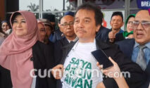 Roy Suryo Dampingi dr. Tifa dalam Sidang Praperadilan di Jakarta Selatan