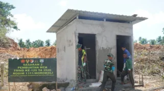 Semangat Gotong Royong Warnai Pembangunan MCK Masjid di Desa Polewali