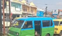 Sopir Angkot di Serang Menghadapi Kesulitan Membayar Pajak Akibat Sepinya Penumpang