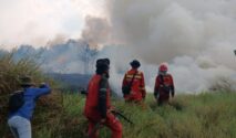Sumatera Selatan Siagakan 6 Helikopter Water Bombing untuk Atasi Kebakaran Hutan dan Lahan