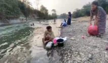 Sumur Mengering, Warga Sajira Tempuh 2 Kilometer Demi Air Sungai
