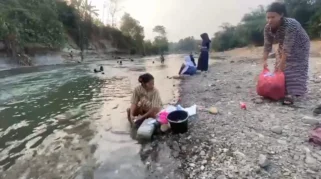 Sumur Mengering, Warga Sajira Tempuh 2 Kilometer Demi Air Sungai