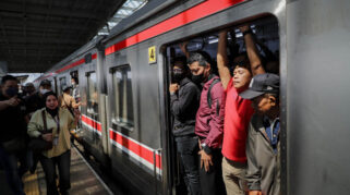 Tarif Spesial Rp 8 untuk Naik KRL, MRT, LRT, dan TransJakarta pada HUT ke-81 RI