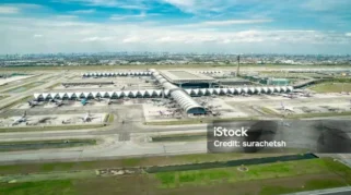 Tiga Isu Utama di Thailand: Gedung Terbengkalai di Pattaya, Penundaan Perbaikan Jalan Bandara Suvarnabhumi, dan Kunjungan Kapal Induk AS USS Abraham Lincoln