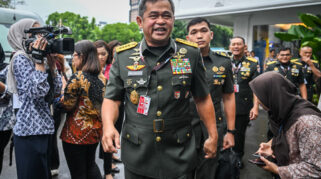 TNI Angkatan Darat Kirim Bantuan Logistik dan Starlink untuk Korban Gempa di NTT