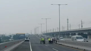 Toyota Camry Terbakar di Tol Sheikh Mohammed bin Zayed, Pengemudi dan Penumpang Selamat
