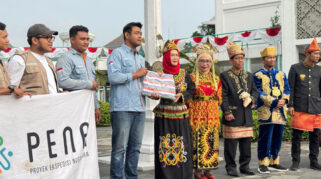 UMY Salurkan Bantuan 100 Family Kit dan 20 Tenda untuk Korban Gempa di NTT
