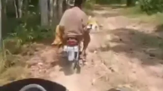 Viral Jenazah Bocah di Pandeglang Dibopong Pakai Motor di Jalan Rusak