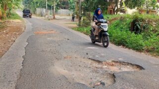 Aktivis Soroti Kerusakan Jalan Menuju TPSA Bangkonol di Pandeglang