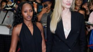 Angelina Jolie dan Zahara Tampil Serasi dengan Gaya Minimalis dan Sentuhan Tren Exposed-Bra di New York