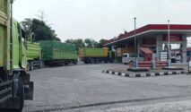 Antrean Kendaraan Berat di SPBU Serang Memanjang, Sopir Alami Waktu Tunggu hingga Tiga Jam