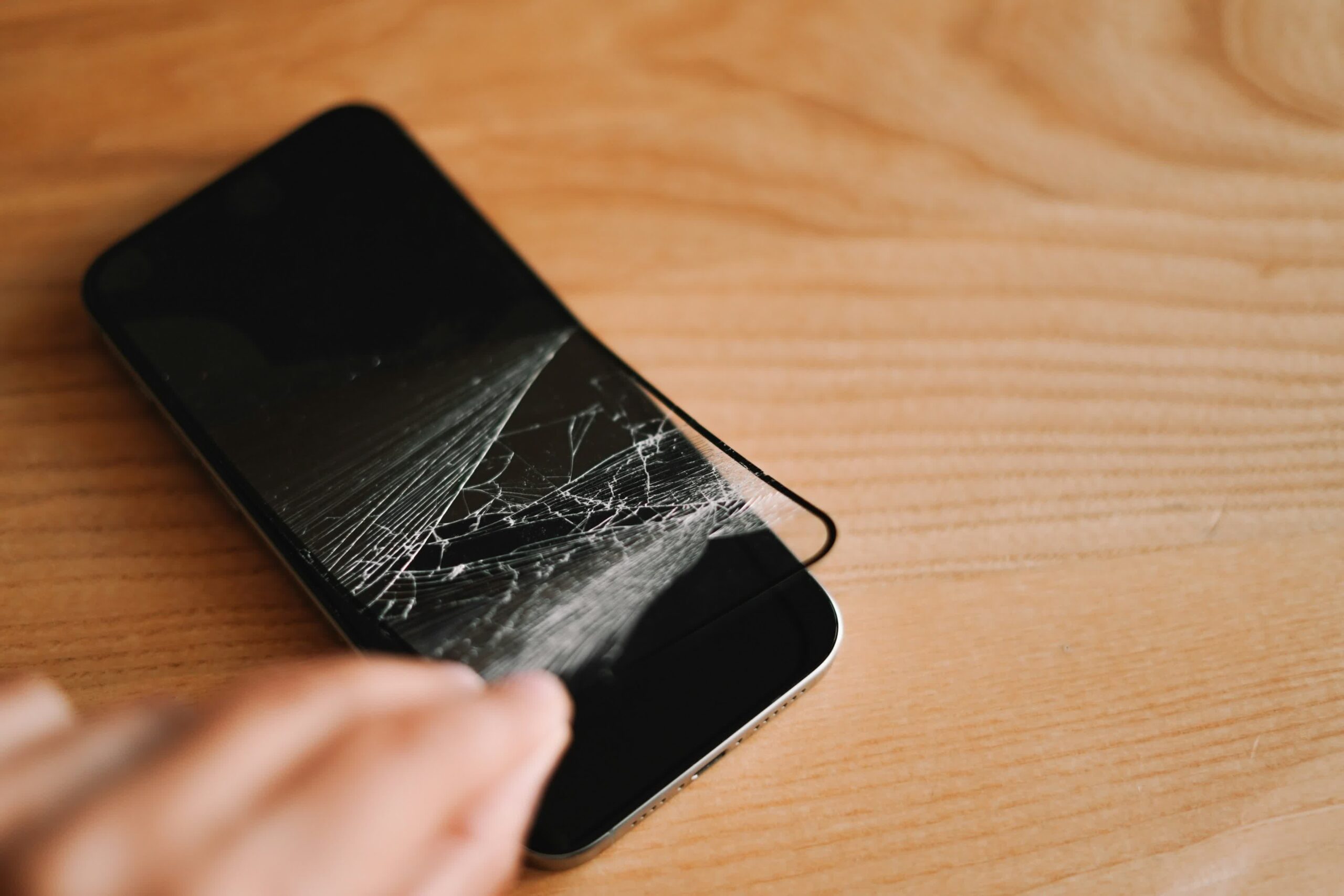 Apple Tingkatkan Ketahanan Layar iPhone dengan Ceramic Shield 2, Ini Alasan Eksekutif Tak Suka Pakai Anti-Gores