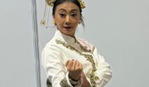 Asri Welas Tampil Memukau dengan Seni Pencak Silat di Indonesia Sport Summit