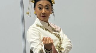 Asri Welas Tampil Memukau dengan Seni Pencak Silat di Indonesia Sport Summit