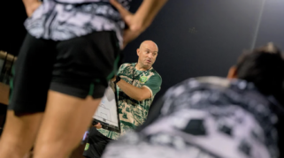 Bernardo Tavares Waspadai Cuaca Panas dan Kondisi Lapangan Jelang Debut Persebaya di Super League 2026/2027