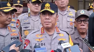 Brigadir Jenderal Polisi Serahkan Tersangka dan Barang Bukti Kasus Pembalakan Liar yang Picu Banjir Sumut ke Kejaksaan Sibolga